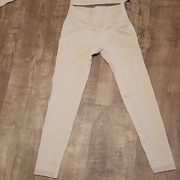 Ribbed matching work out set. - Picture 2 of 3